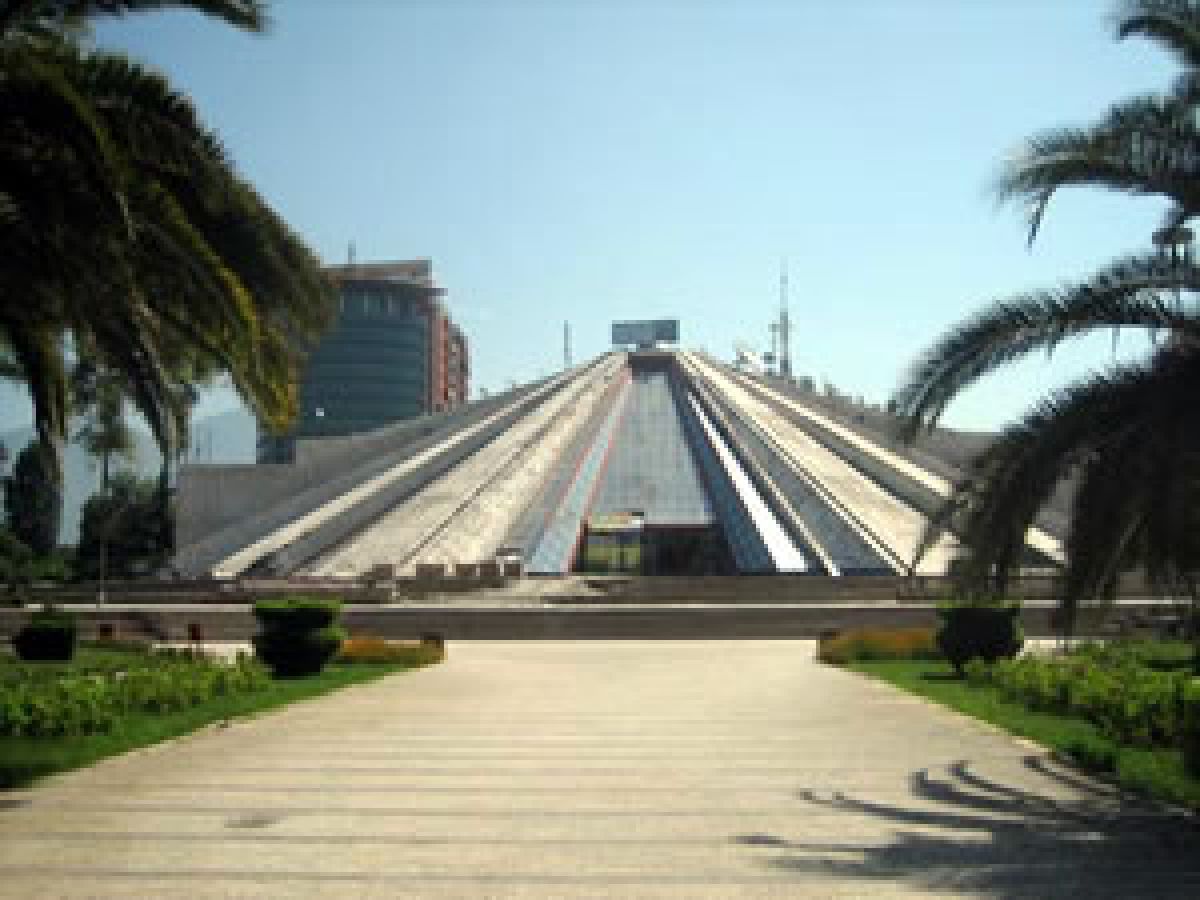 mavzolej na Enver Hodza