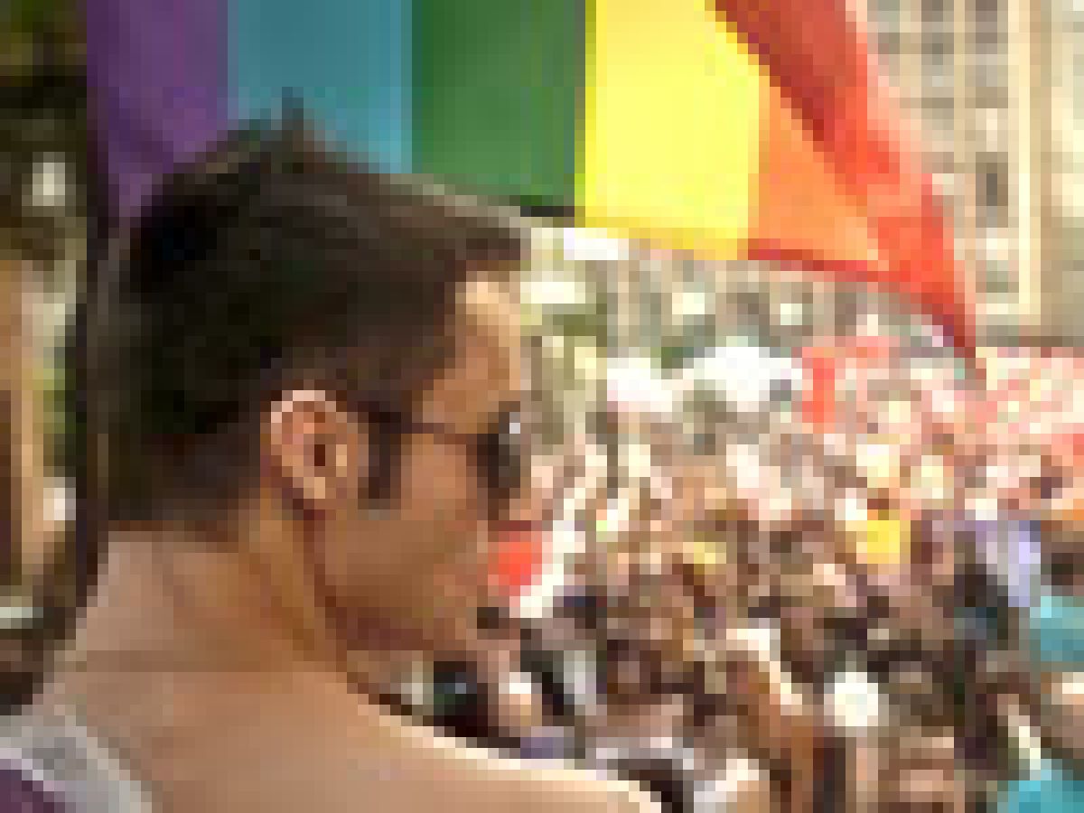 [„Бакни ме насекаде“ - геј парада во Атина]