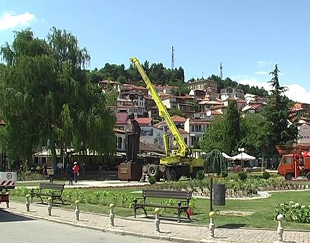 spomenik Sv Naum Ohridski Cudotvorec